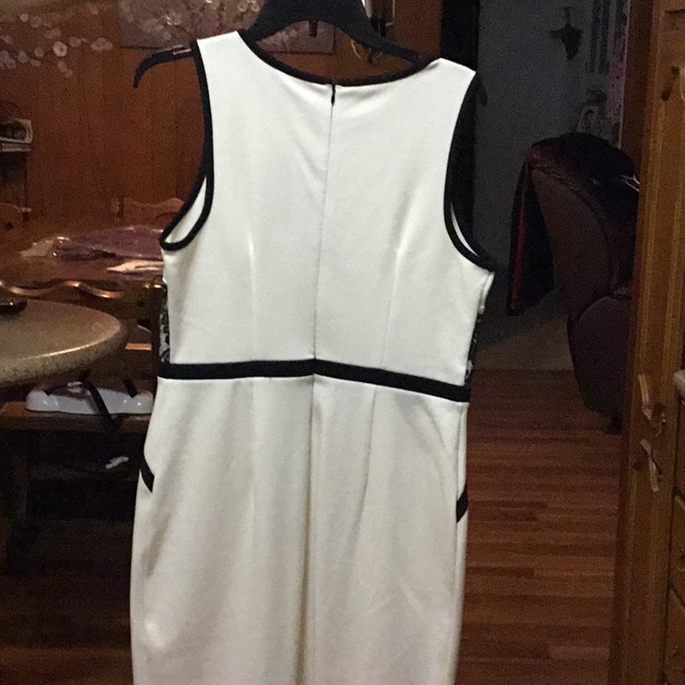 Dress - Picture 3 of 4